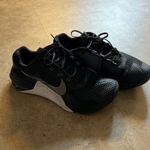 NIKE METCONS LIKE NEW